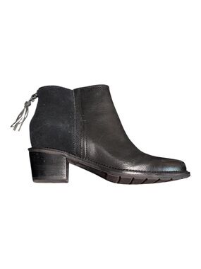 HUSH PUPPIES Weatherproof Black Leather Ankle Boots with Block Heel… size 9